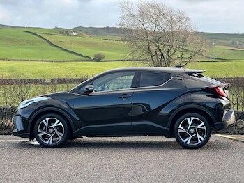 Used Toyota C-HR 2023 for sale - 77213638: Photo