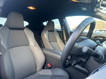 Used Toyota C-HR 2023 for sale - 77213638: Photo