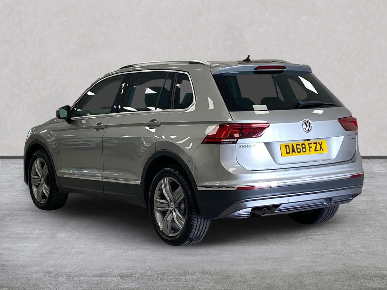 Used Volkswagen Tiguan 2018 for sale - 76365072: Photo 2