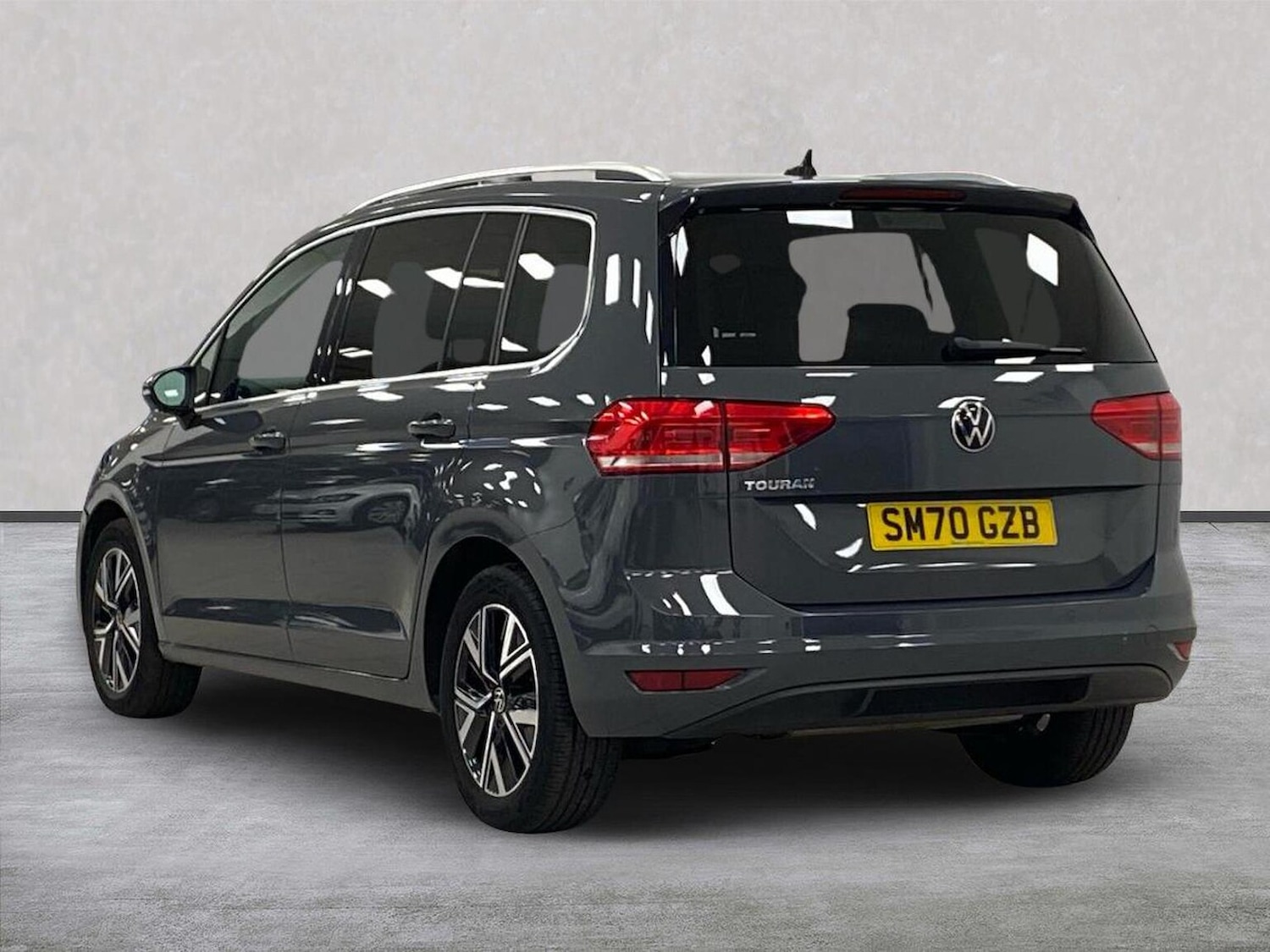 Used Volkswagen Touran 2020 for sale - 76541792: Photo 2