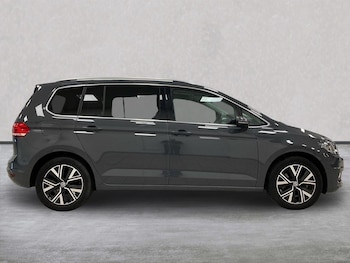 Used Volkswagen Touran 2020 for sale - 76541792: Photo