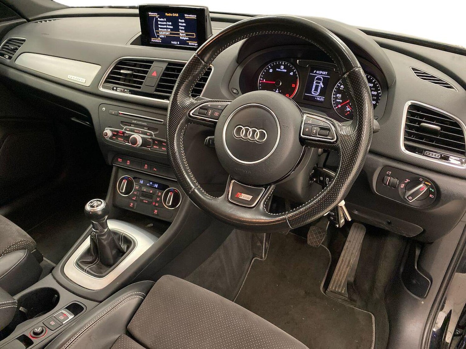 Used Audi Q3 2015 for sale - 77487525: Photo 15