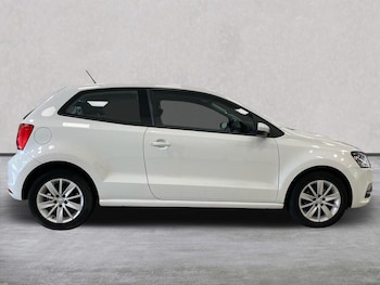 Used Volkswagen Polo 2015 for sale - 75957130: Photo