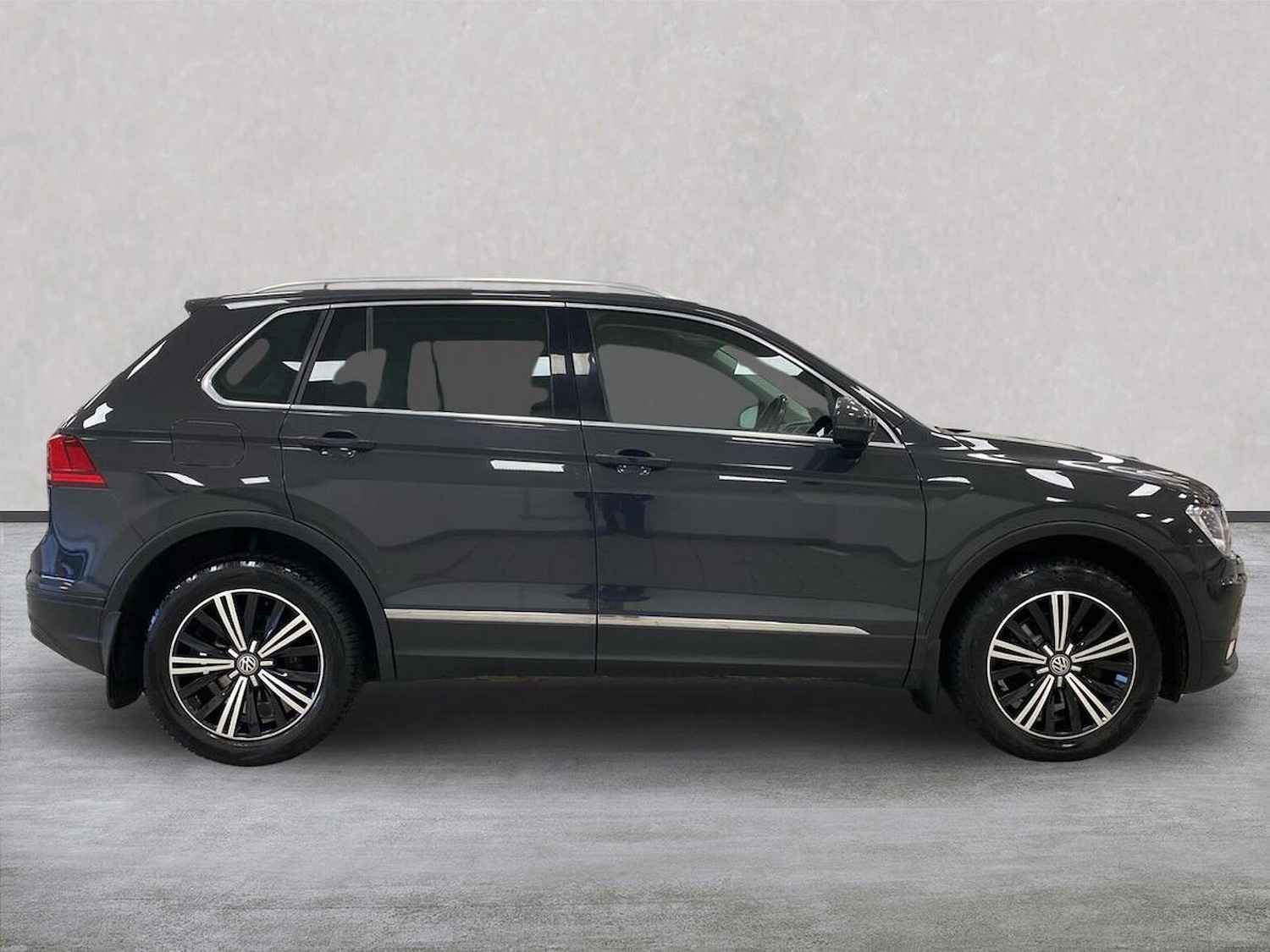 Used Volkswagen Tiguan 2017 for sale - 76310150: Photo 3
