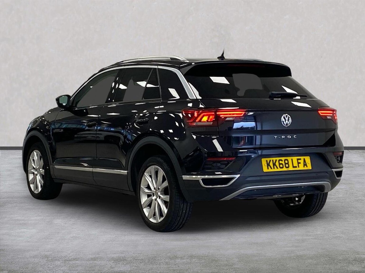 Used Volkswagen T-Roc 2019 for sale - 76310152: Photo 2