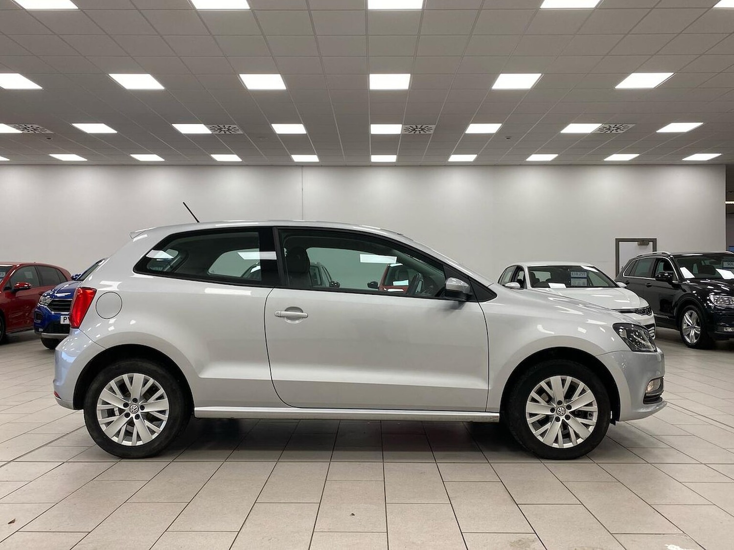 Used Volkswagen Polo 2014 for sale - 76638870: Photo 3