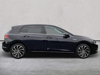 Used Volkswagen Golf 2023 for sale - 75550402: Photo