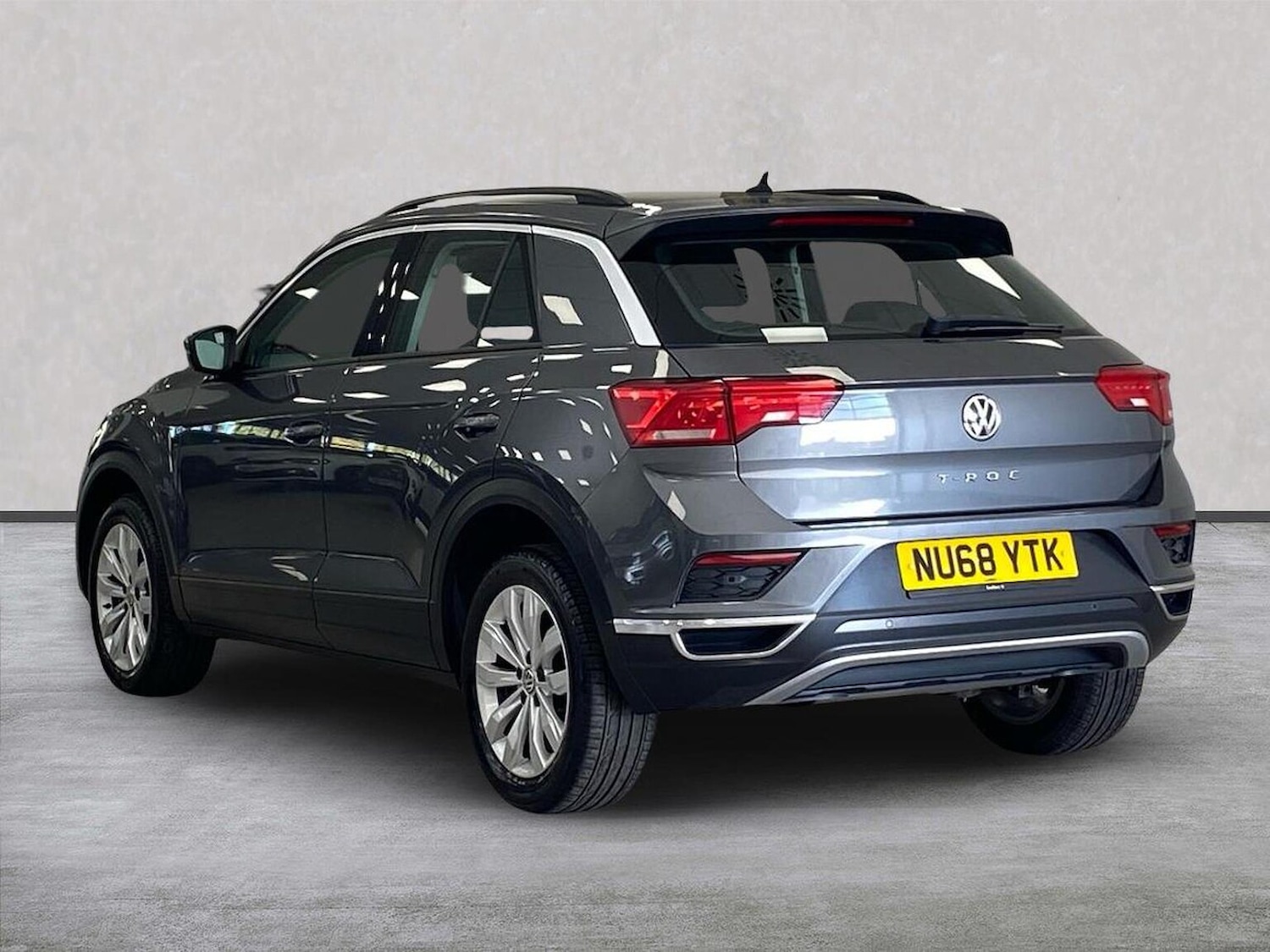 Used Volkswagen T-Roc 2018 for sale - 76403463: Photo 2