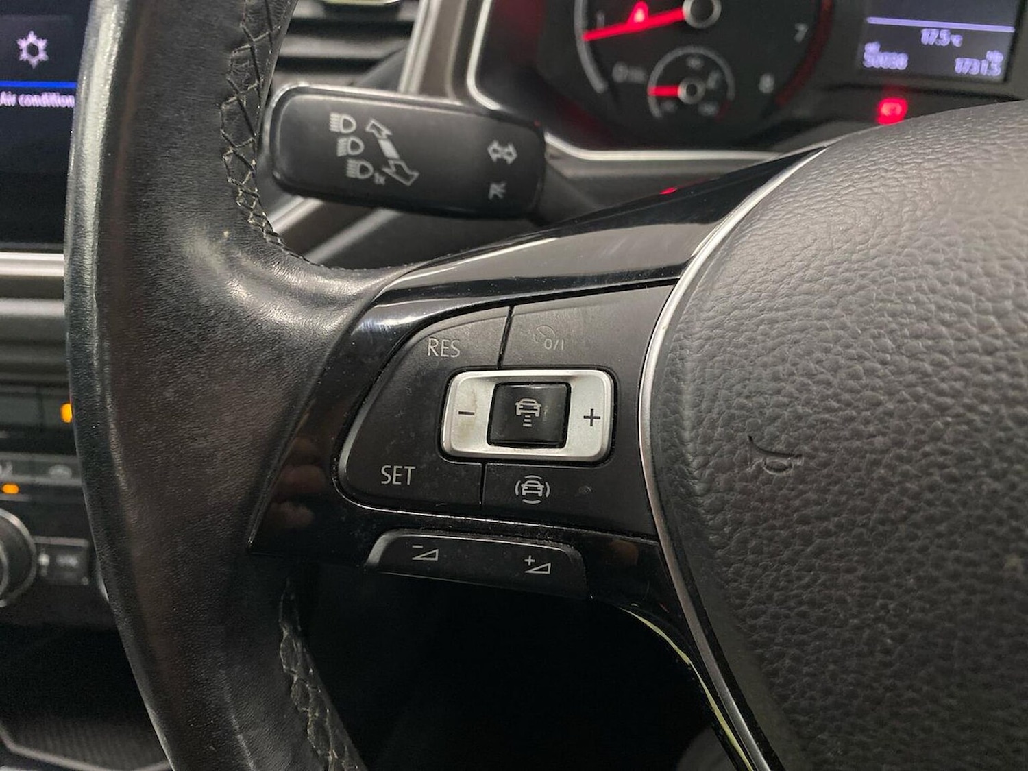 Used Volkswagen T-Roc 2018 for sale - 76403463: Photo 25