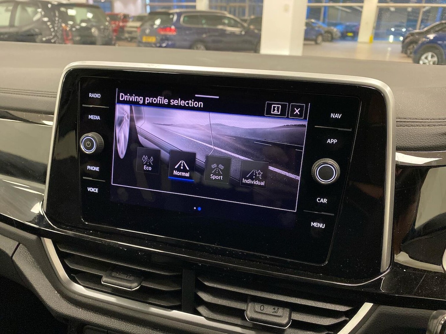 Used Volkswagen T-Roc 2022 for sale - 77555321: Photo 25