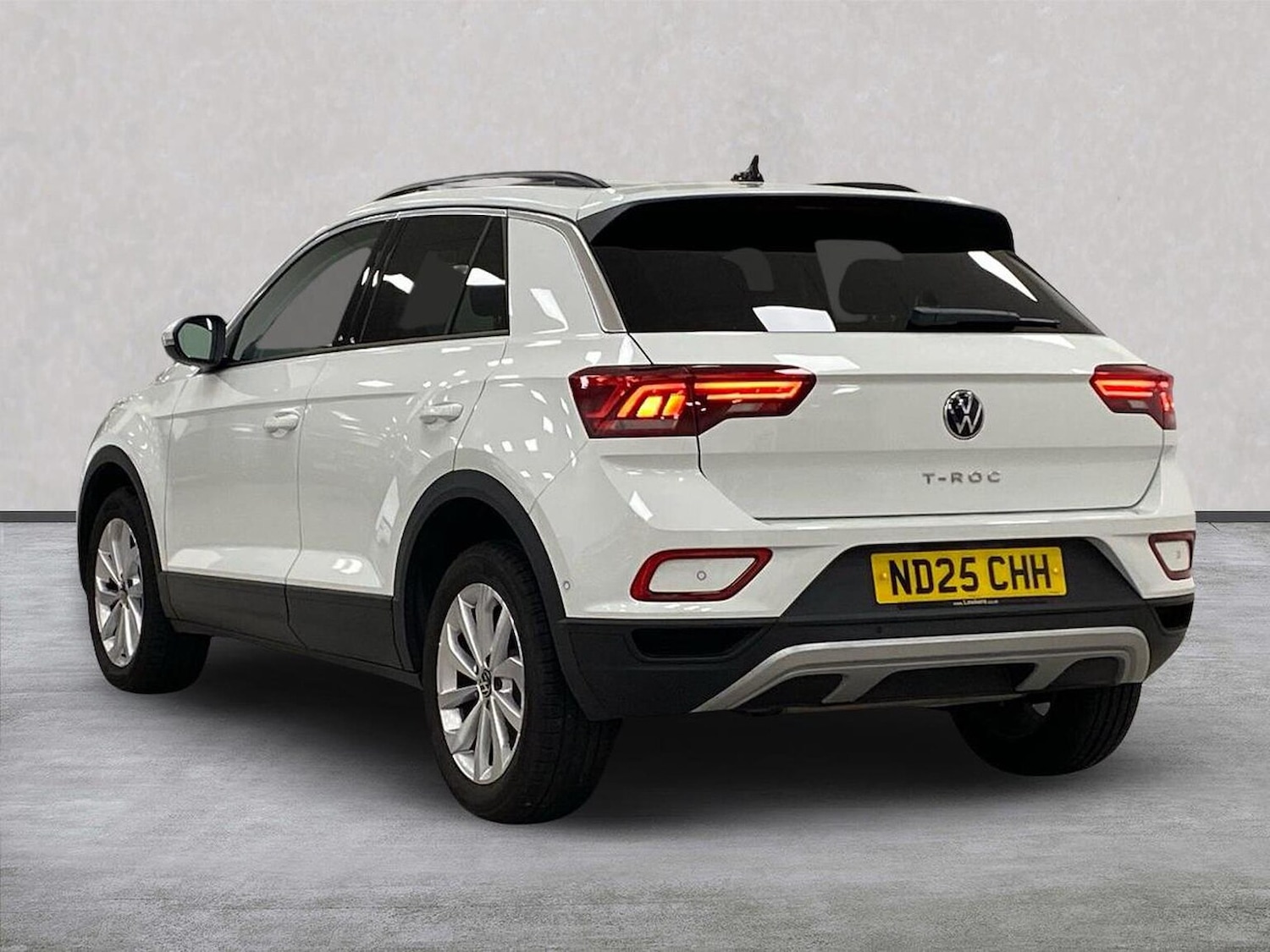 Used Volkswagen T-Roc 2025 for sale - 76663009: Photo 2