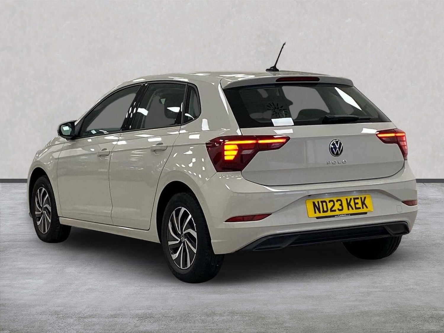 Used Volkswagen Polo 2023 for sale - 77759323: Photo 2