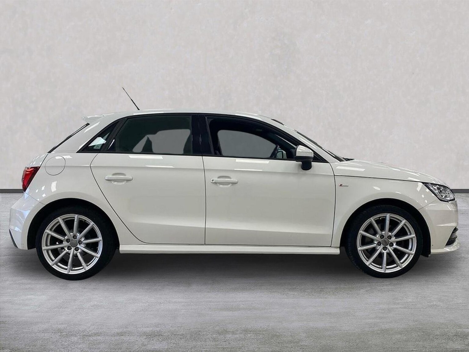 Used Audi A1 2017 for sale - 76763398: Photo 3