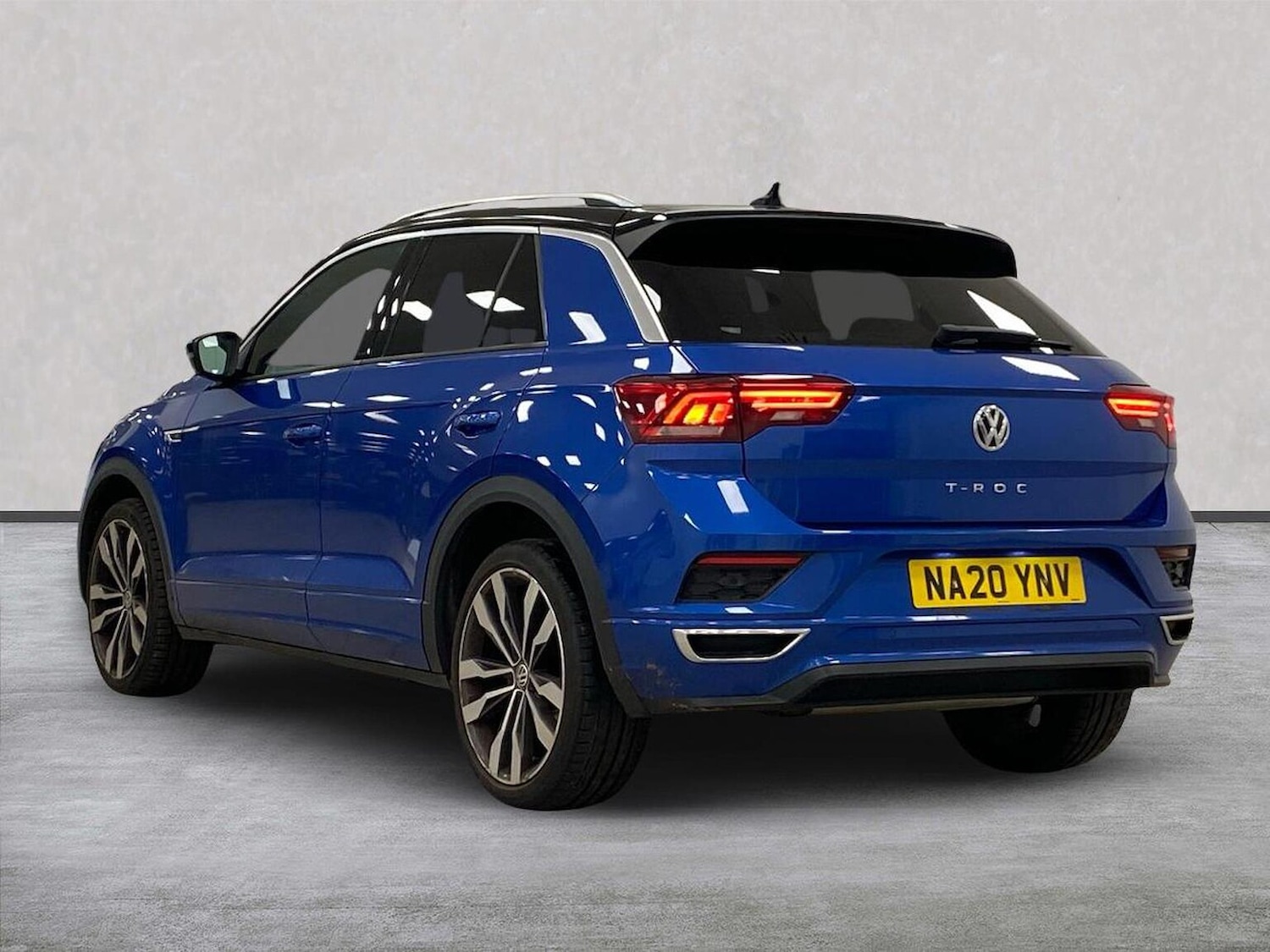 Used Volkswagen T-Roc 2020 for sale - 76837155: Photo 2