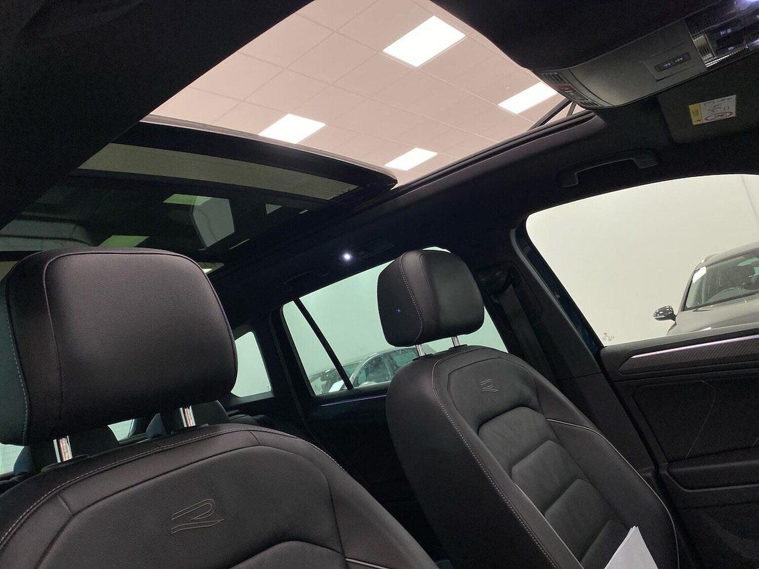 Used Volkswagen Tiguan 2021 for sale - 76809428: Photo 32