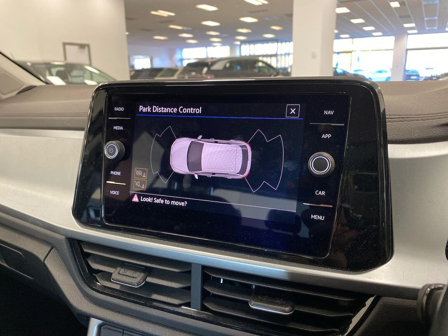 Used Volkswagen T-Roc 2022 for sale - 76897123: Photo 23