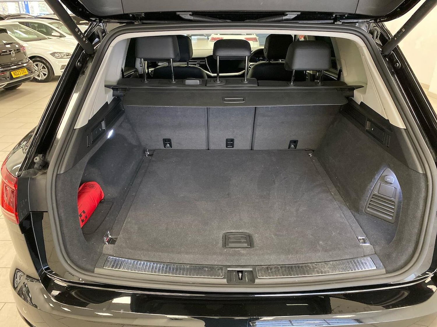 Used Volkswagen Touareg 2024 for sale - 76492357: Photo 17