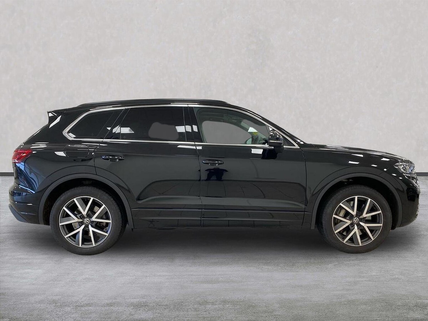 Used Volkswagen Touareg 2024 for sale - 76492357: Photo 3