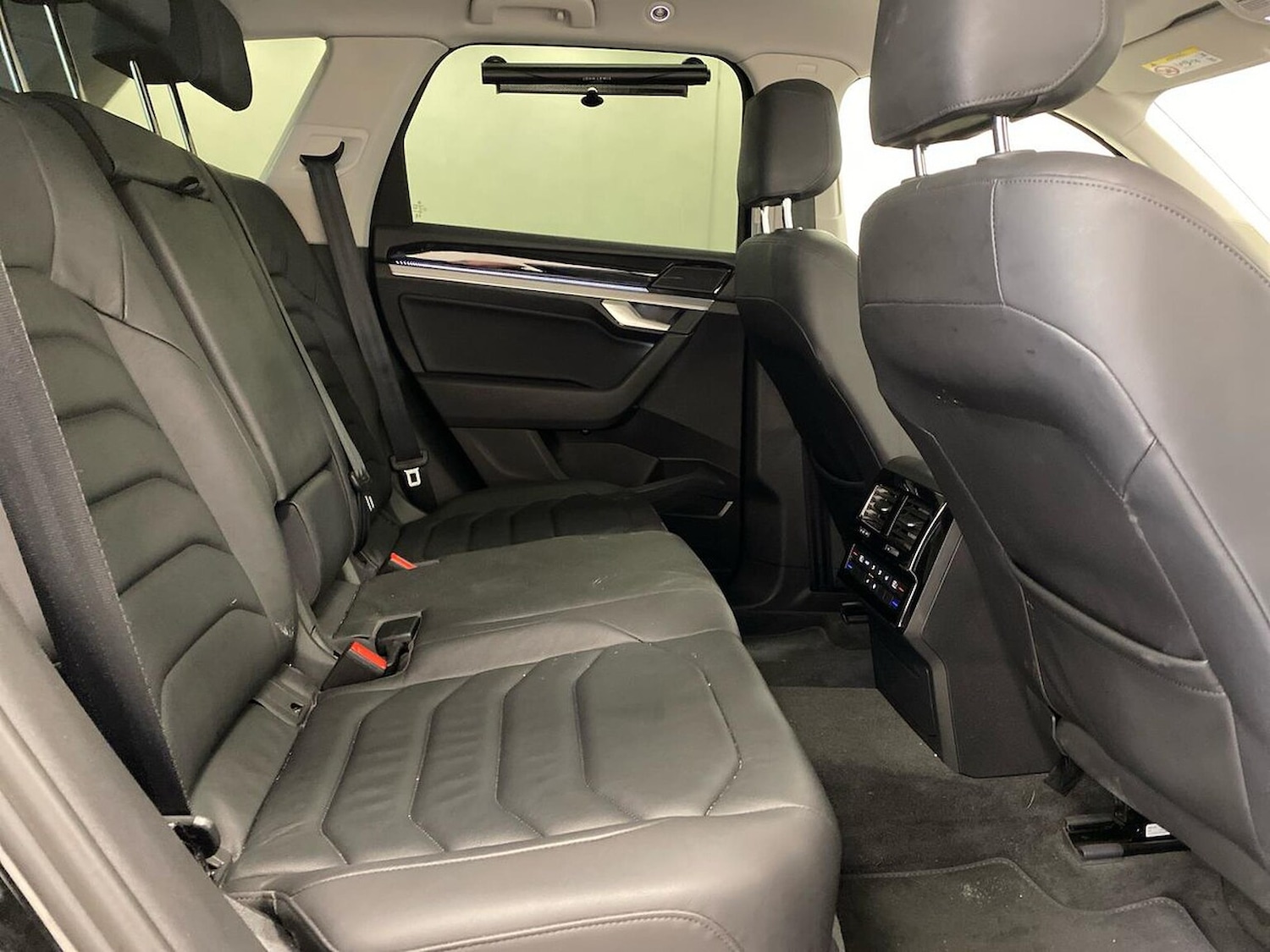 Used Volkswagen Touareg 2024 for sale - 76492357: Photo 31