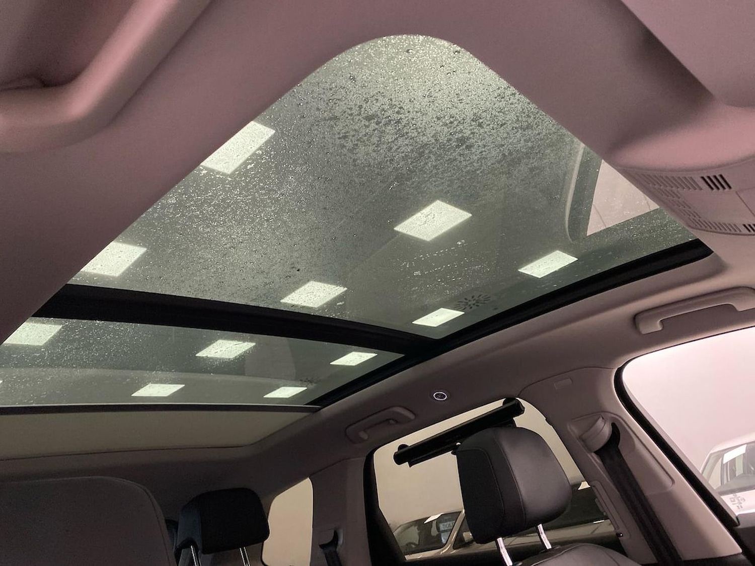 Used Volkswagen Touareg 2024 for sale - 76492357: Photo 32