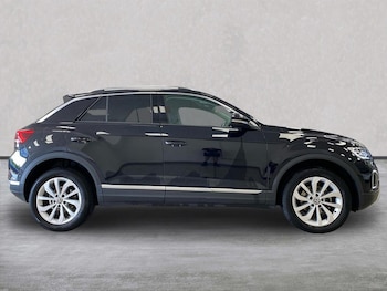 Used Volkswagen T-Roc 2023 for sale - 78894420: Photo