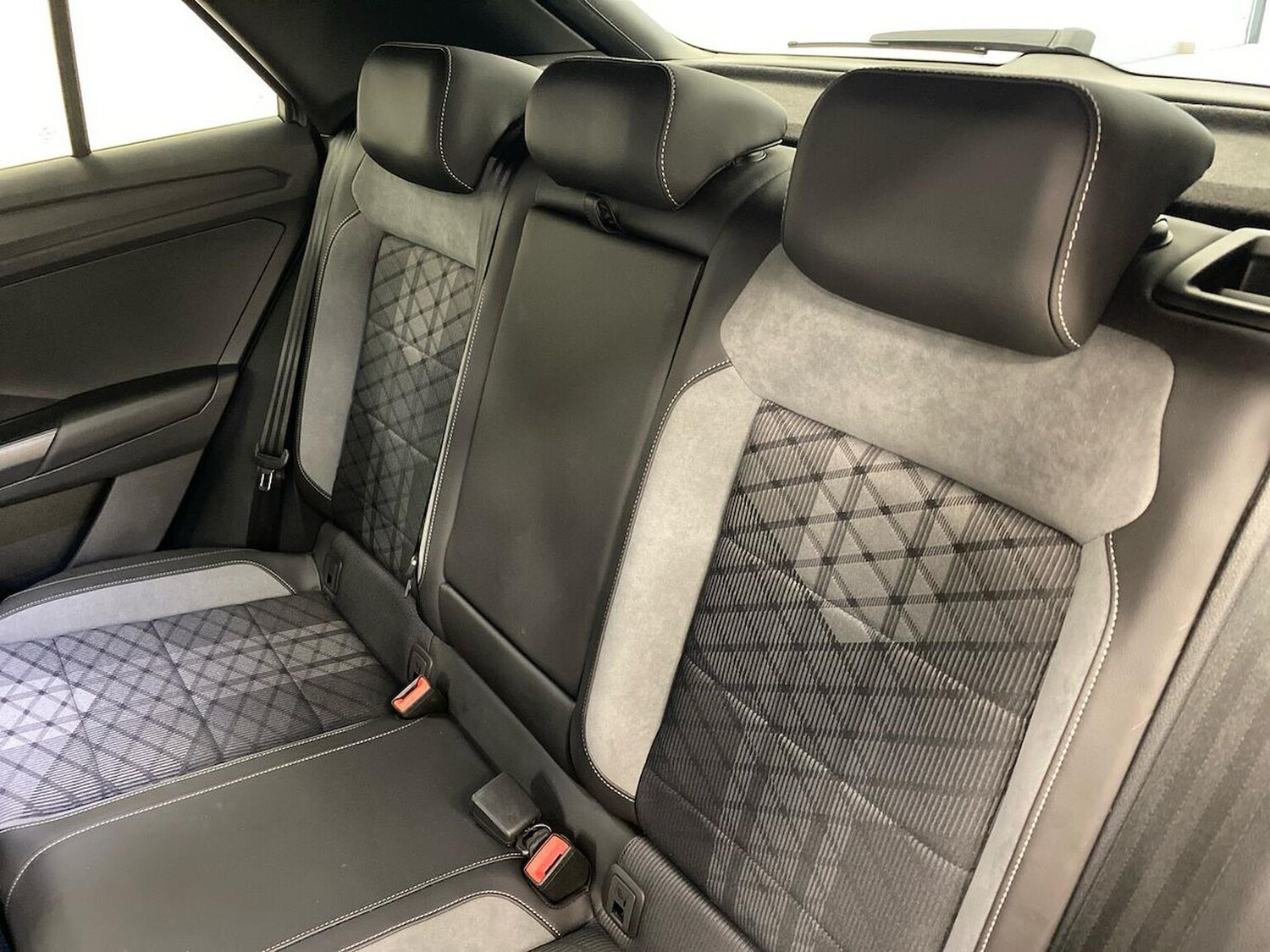 Used Volkswagen T-Roc 2025 for sale - 76313861: Photo 16