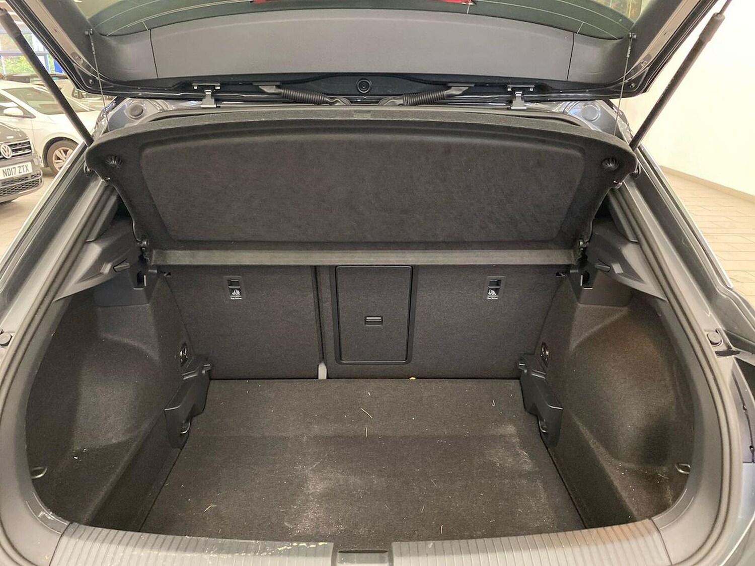 Used Volkswagen T-Roc 2025 for sale - 76313861: Photo 17