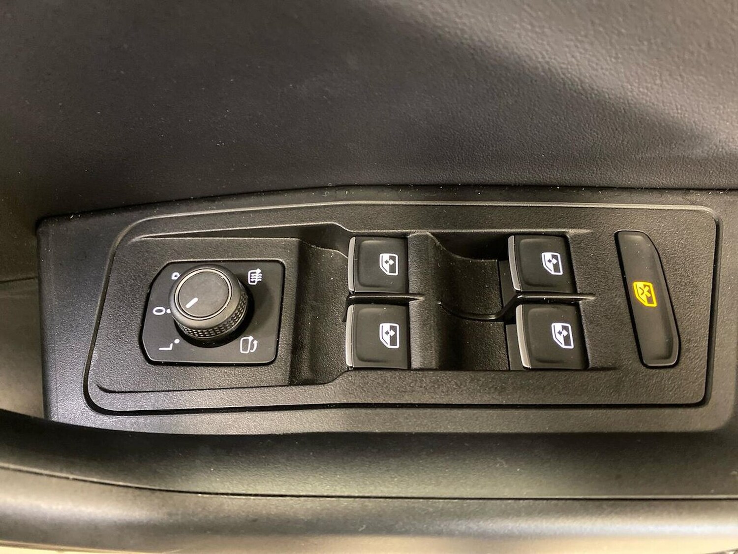 Used Volkswagen T-Roc 2025 for sale - 76313861: Photo 21