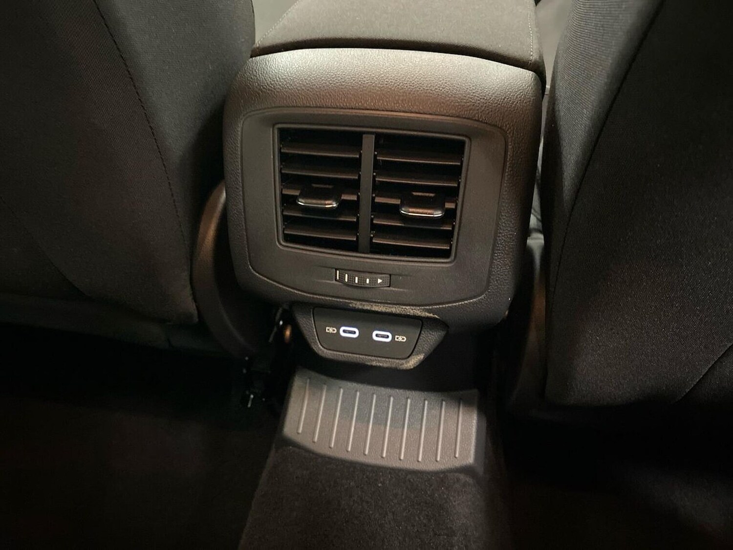 Used Volkswagen T-Roc 2025 for sale - 77487518: Photo 31