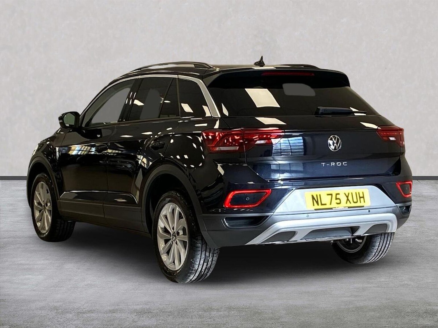 Used Volkswagen T-Roc 2025 for sale - 76536640: Photo 2