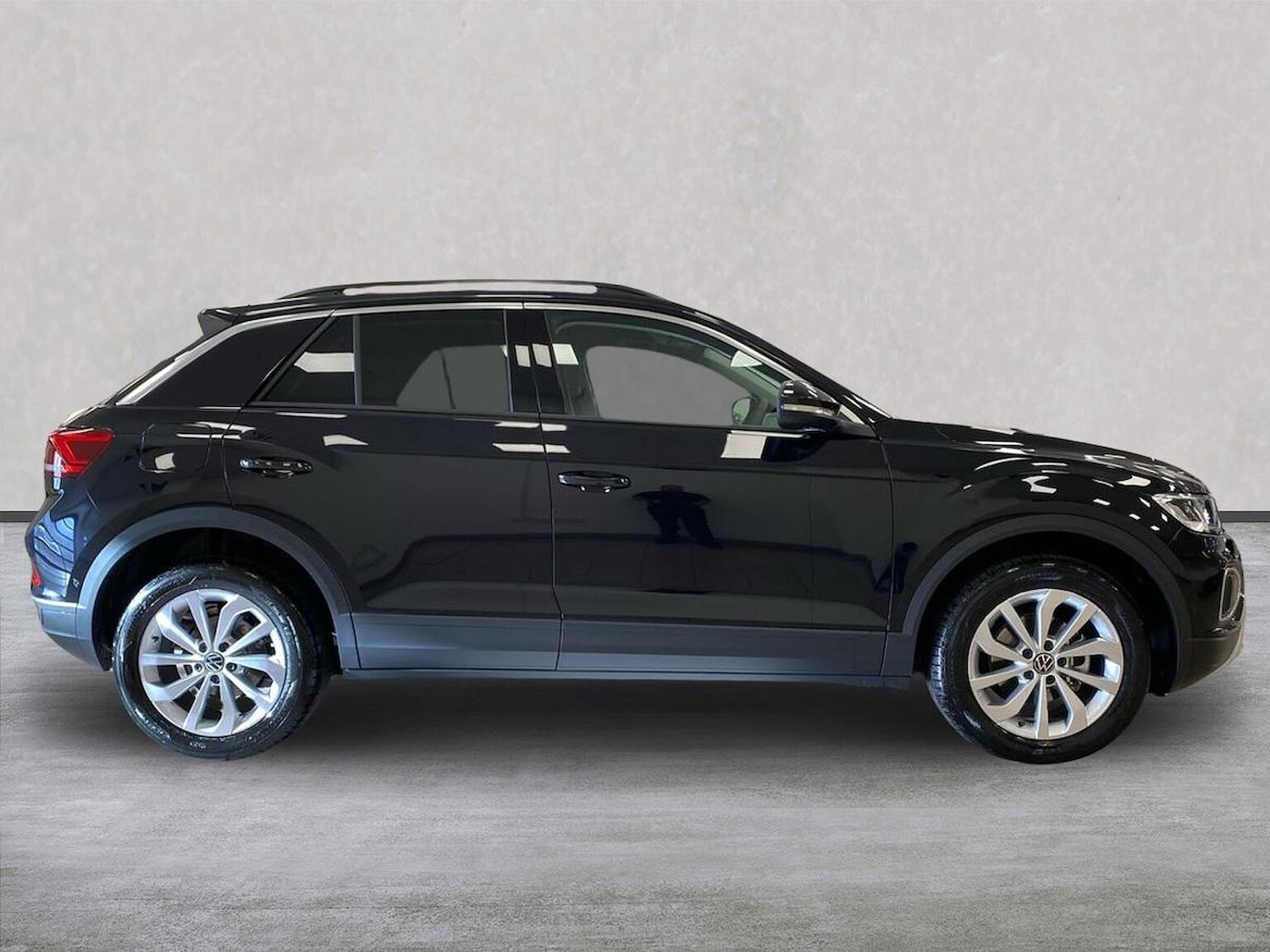 Used Volkswagen T-Roc 2025 for sale - 76536640: Photo 3