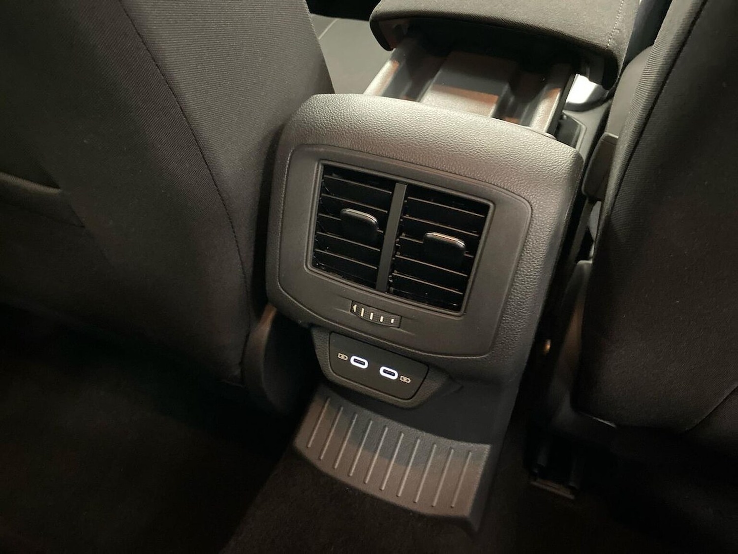 Used Volkswagen T-Roc 2025 for sale - 76536640: Photo 31