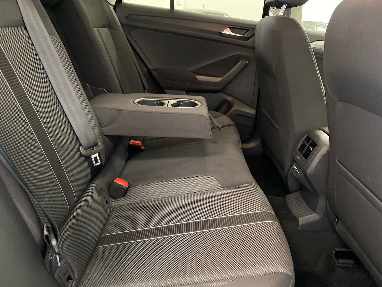 Used Volkswagen T-Roc 2025 for sale - 76536640: Photo 32