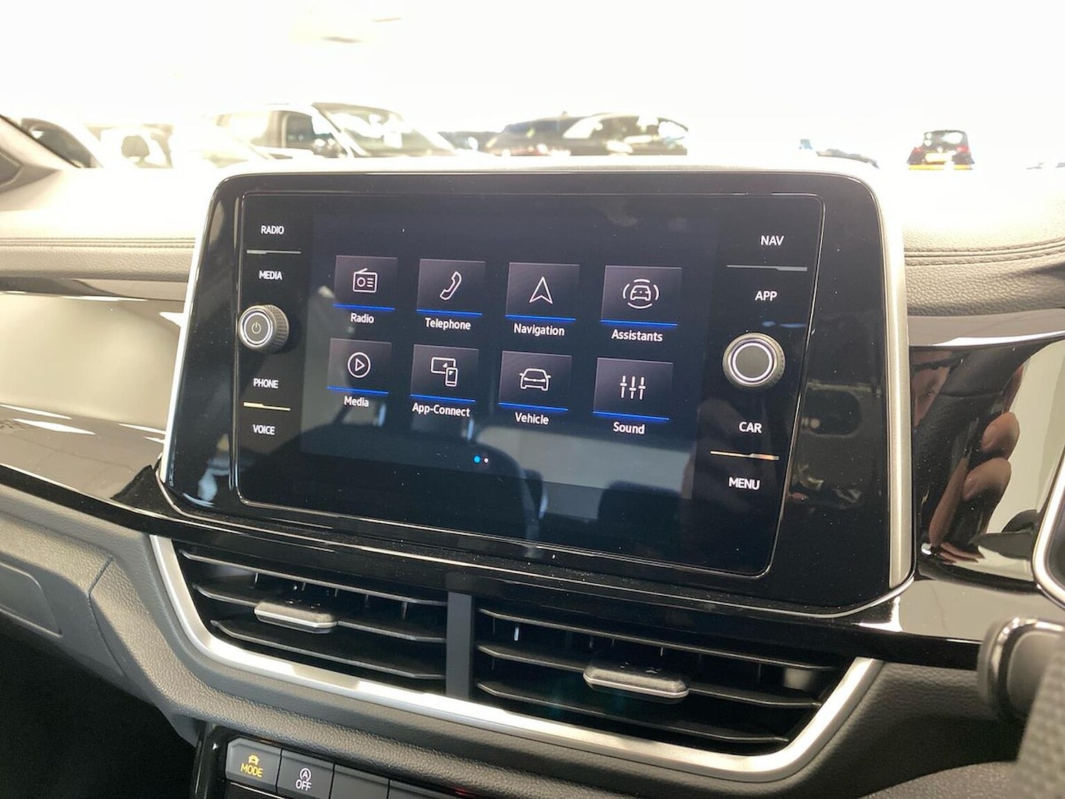 Used Volkswagen T-Roc 2025 for sale - 76637811: Photo 11