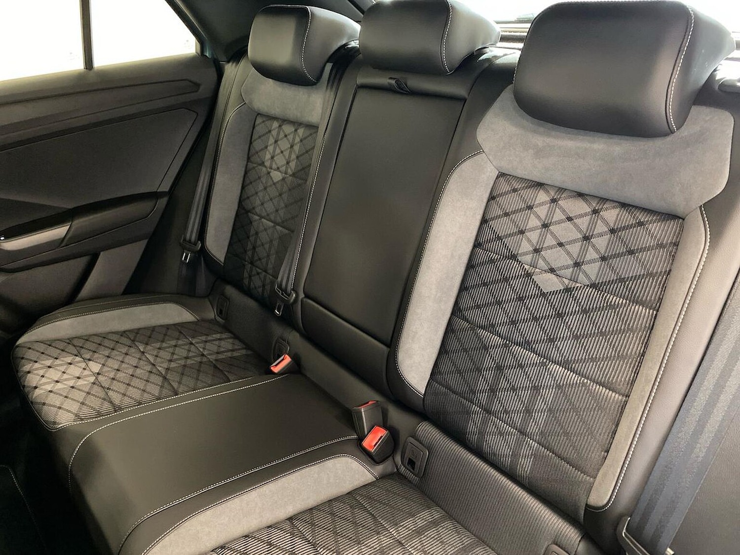 Used Volkswagen T-Roc 2025 for sale - 76637811: Photo 16