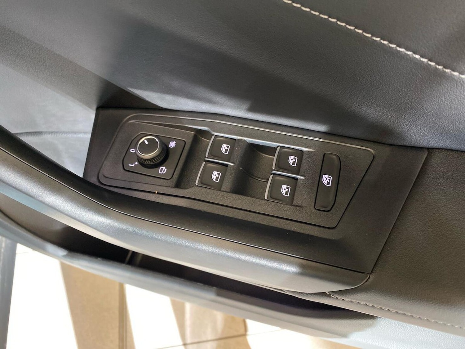 Used Volkswagen T-Roc 2025 for sale - 76637811: Photo 21