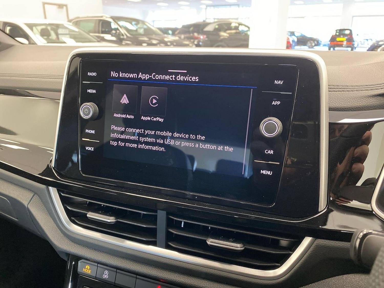 Used Volkswagen T-Roc 2025 for sale - 76637811: Photo 25