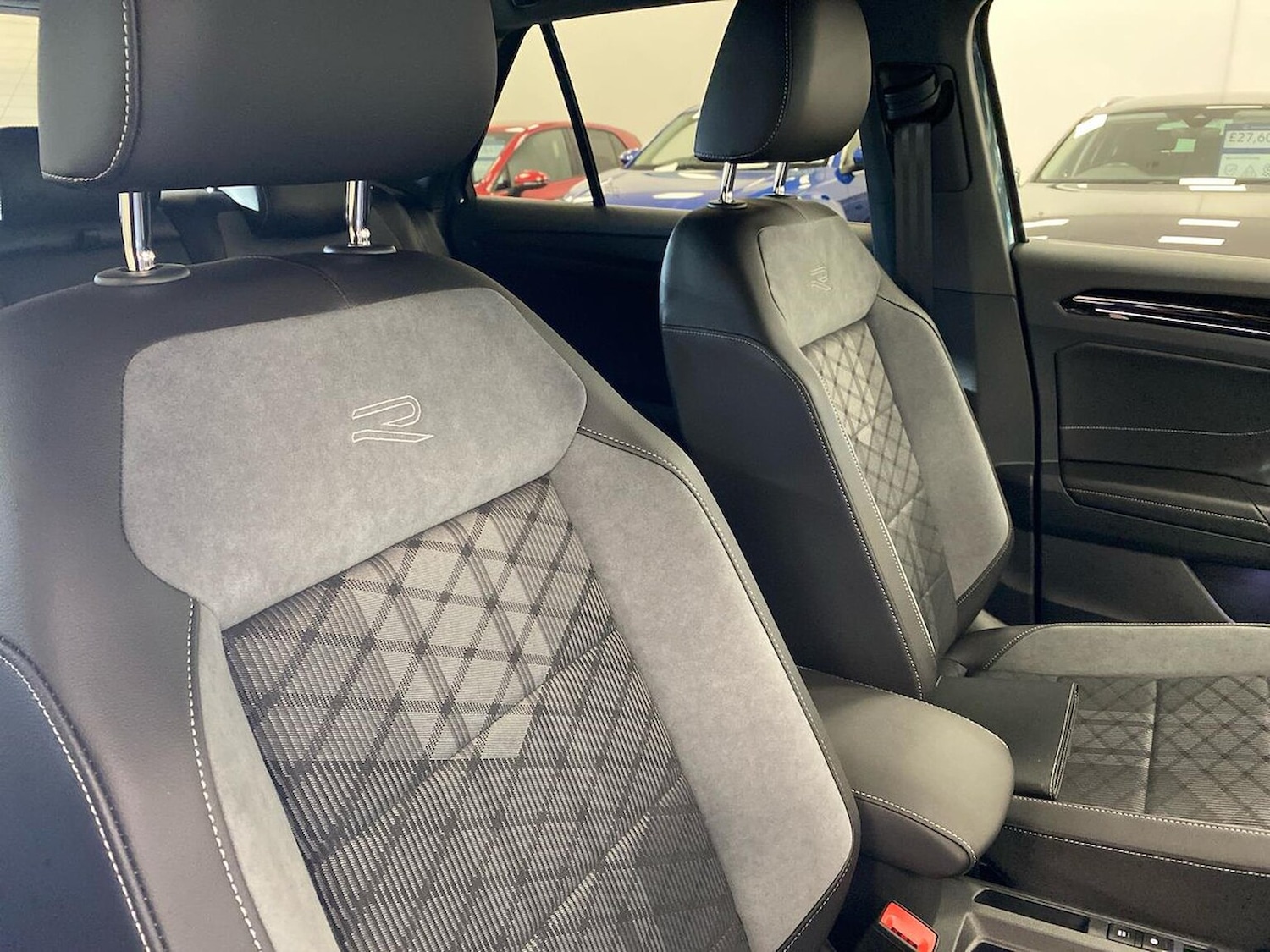 Used Volkswagen T-Roc 2025 for sale - 76637811: Photo 30