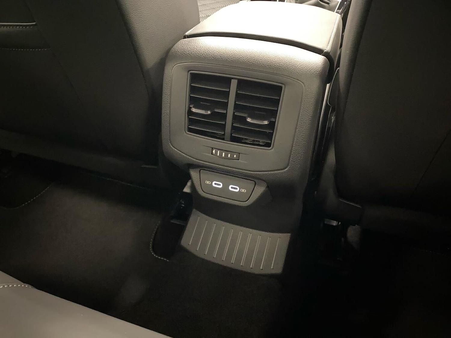 Used Volkswagen T-Roc 2025 for sale - 76637811: Photo 31