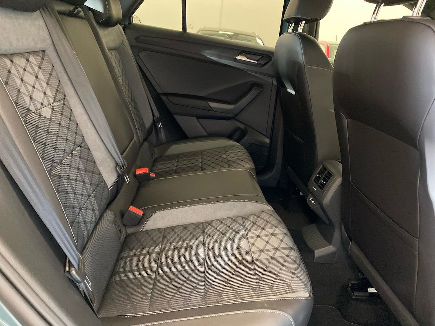 Used Volkswagen T-Roc 2025 for sale - 76637811: Photo 37