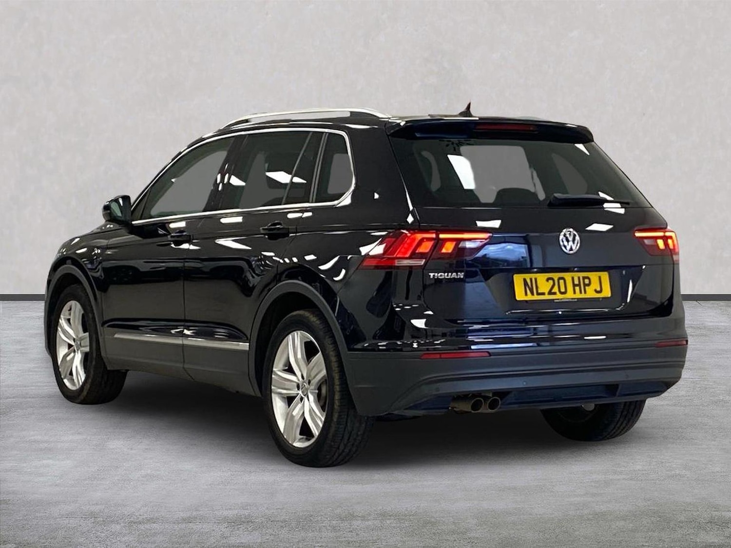 Used Volkswagen Tiguan 2020 for sale - 76490621: Photo 2