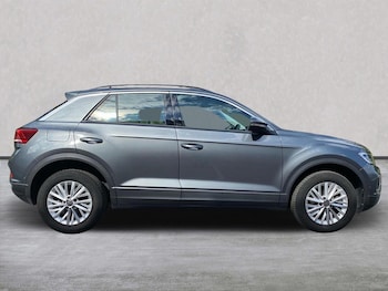 Used Volkswagen T-Roc 2023 for sale - 75766769: Photo