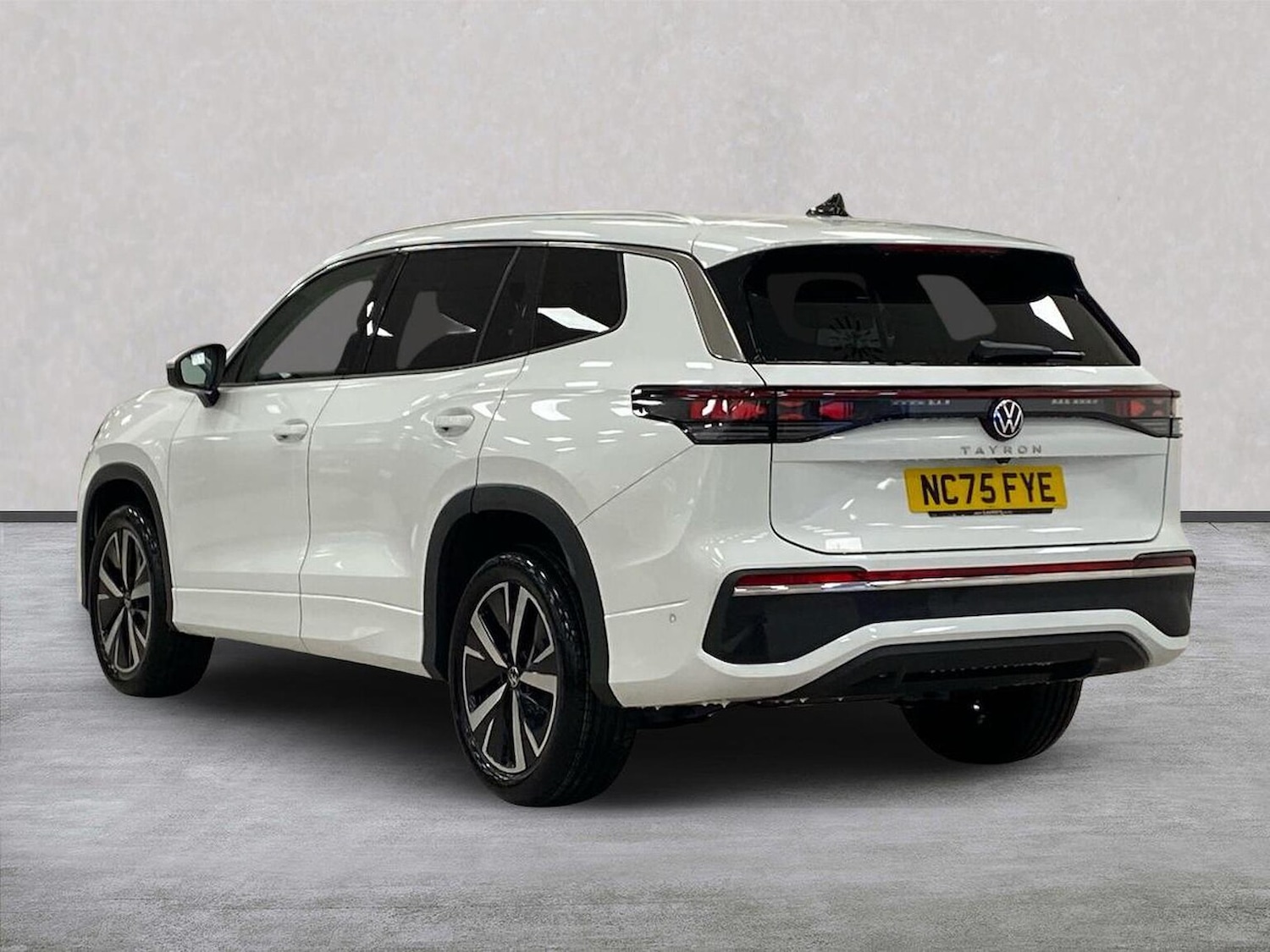 Used Volkswagen Touran 2026 for sale - 77888624: Photo 2