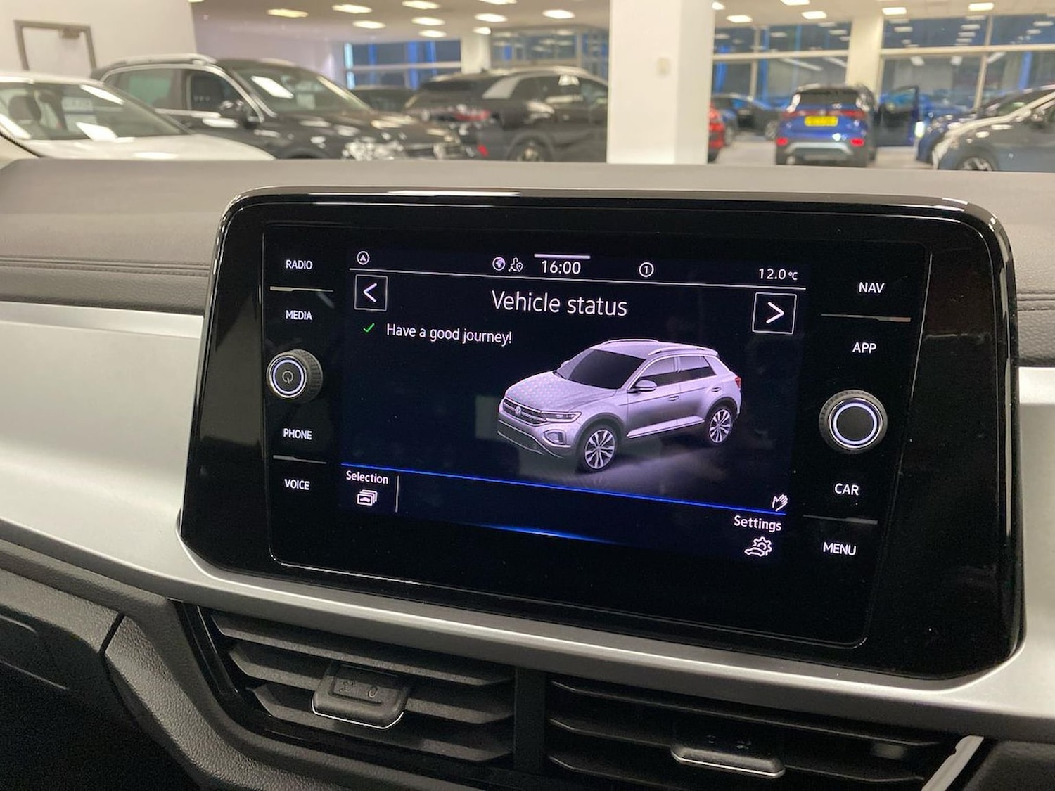 Used Volkswagen T-Roc 2025 for sale - 77555325: Photo 25