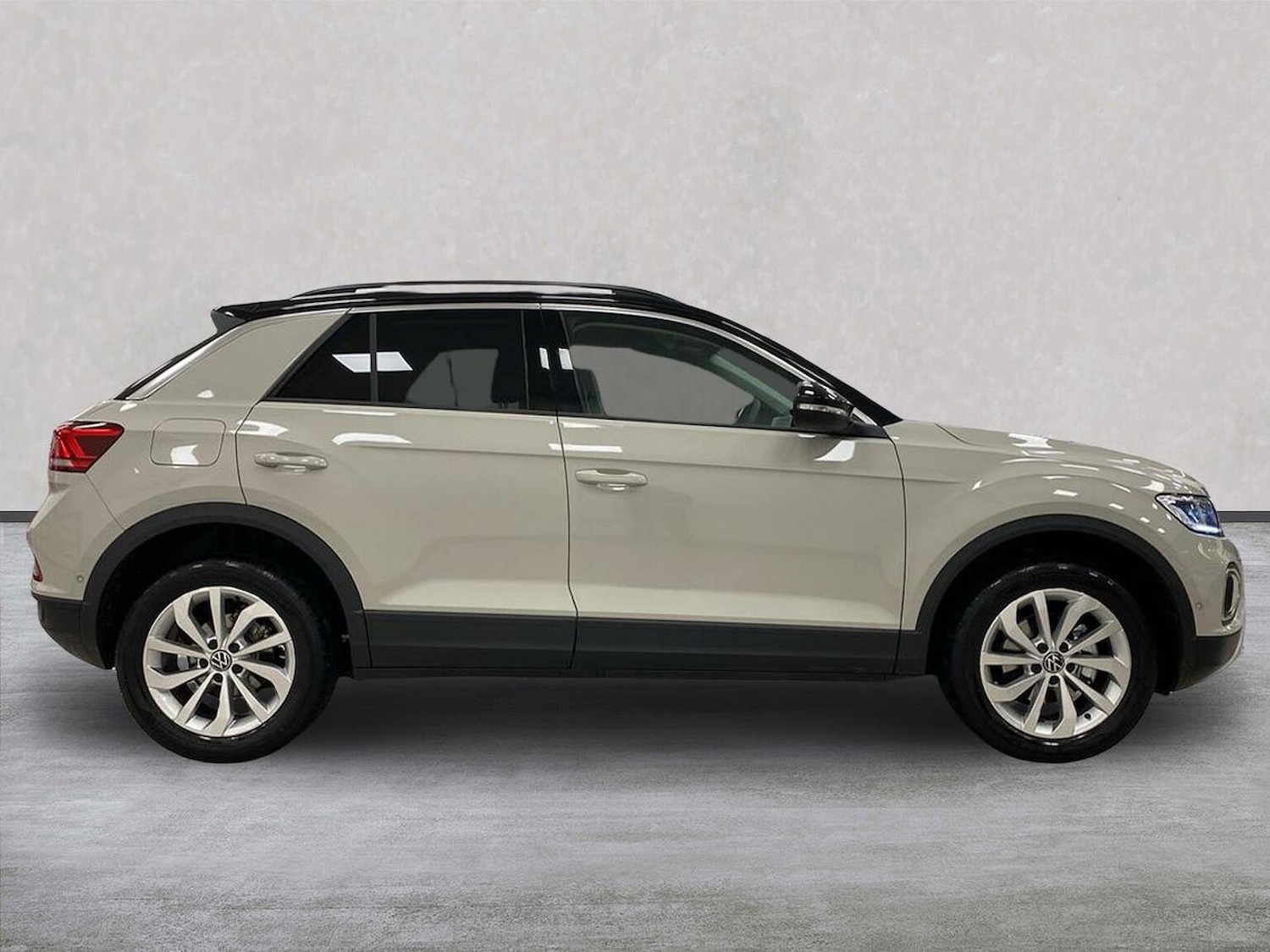 Used Volkswagen T-Roc 2025 for sale - 77555325: Photo 3