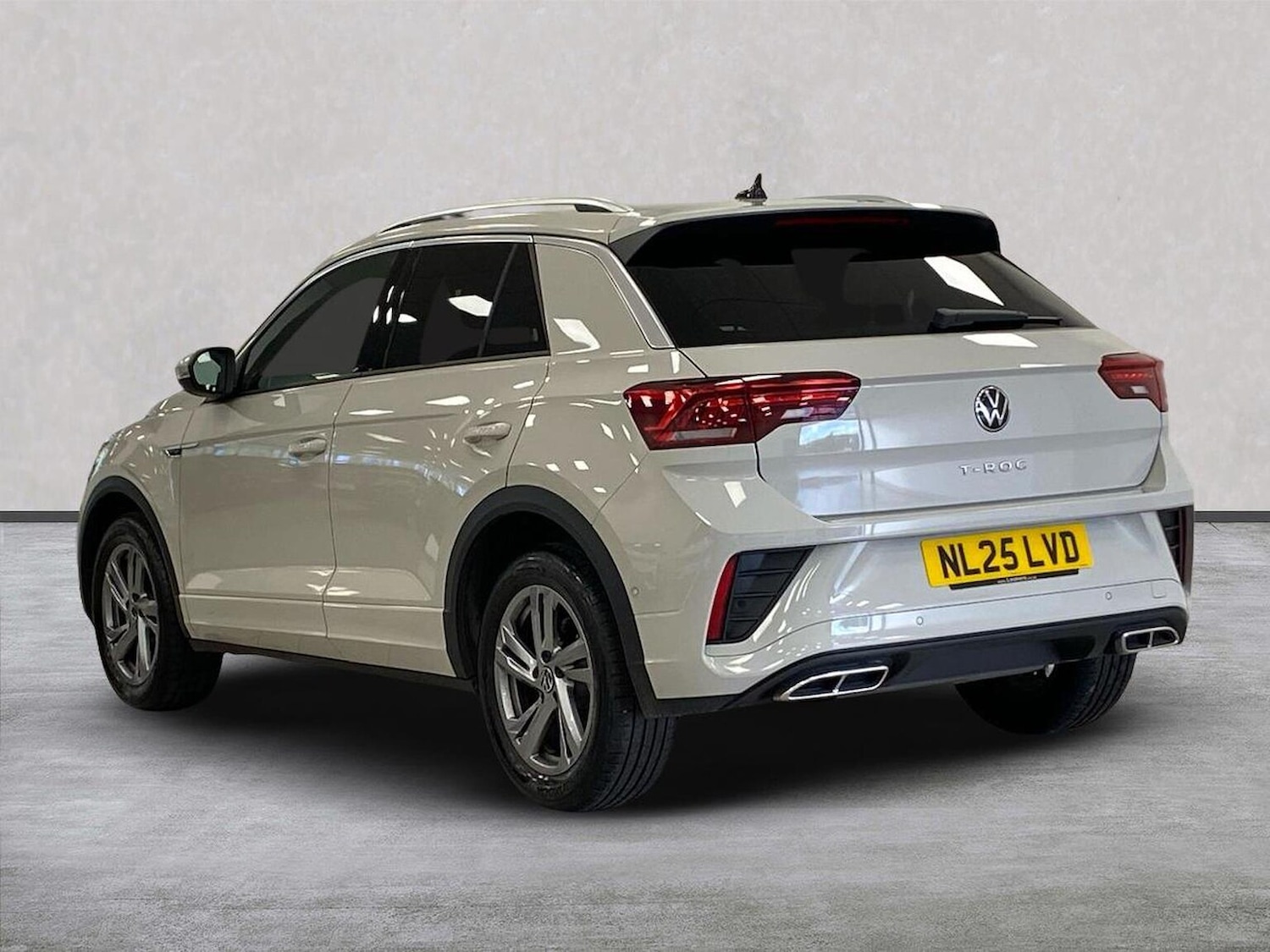 Used Volkswagen T-Roc 2025 for sale - 76070202: Photo 2