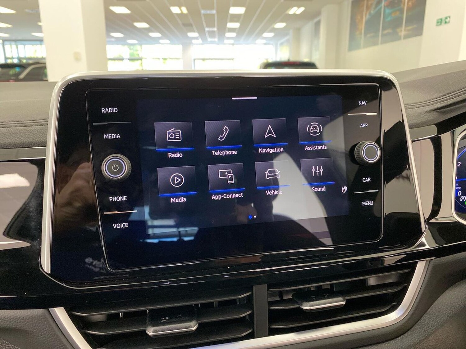 Used Volkswagen T-Roc 2025 for sale - 76070202: Photo 25