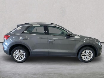 Used Volkswagen T-Roc 2023 for sale - 79371875: Photo