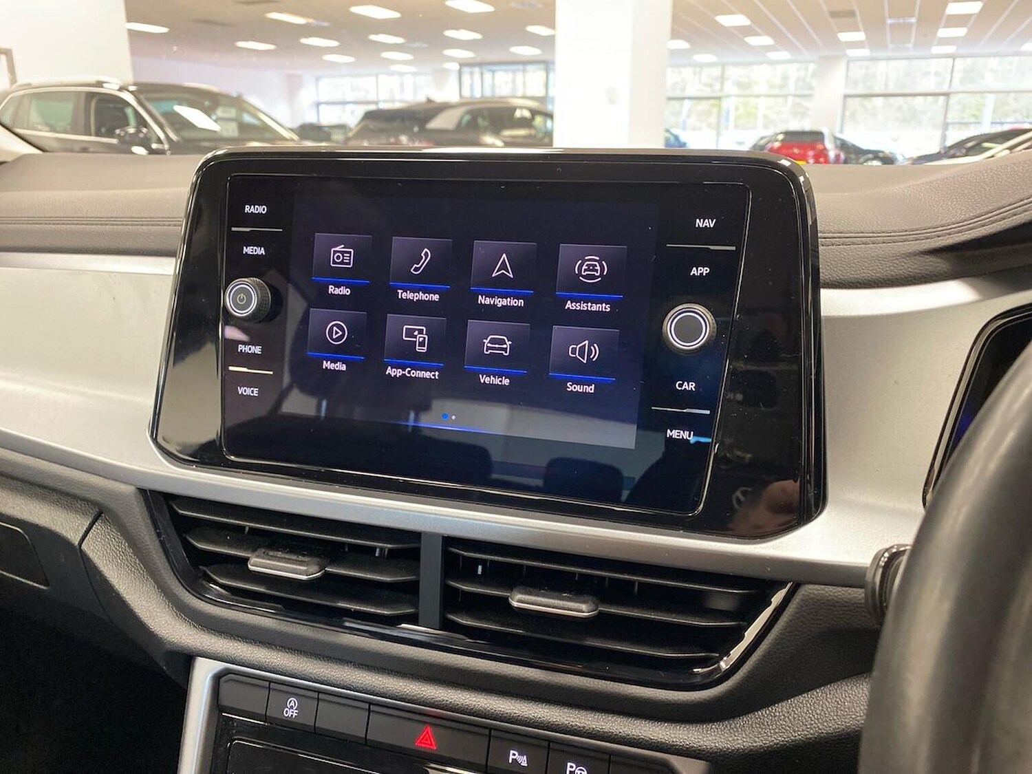 Used Volkswagen T-Roc 2023 for sale - 76682598: Photo 11