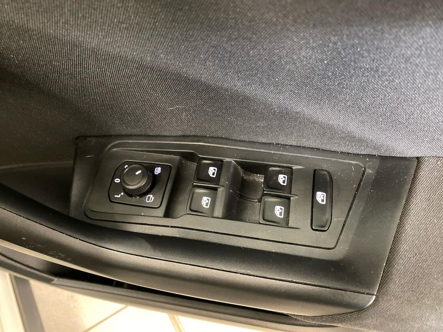 Used Volkswagen T-Roc 2023 for sale - 76682598: Photo 21